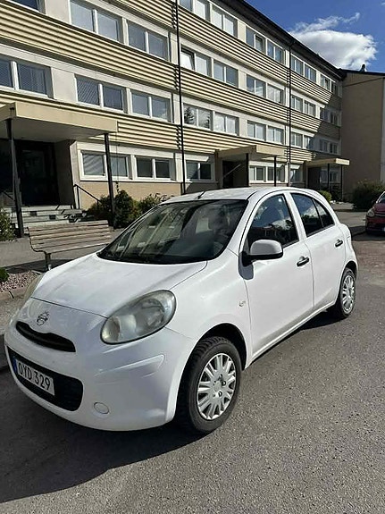 Nissan Micra 2 of 5