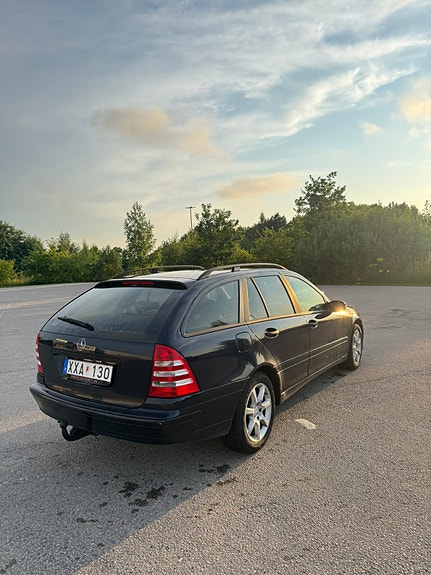 Mercedes-Benz C180 3 of 8