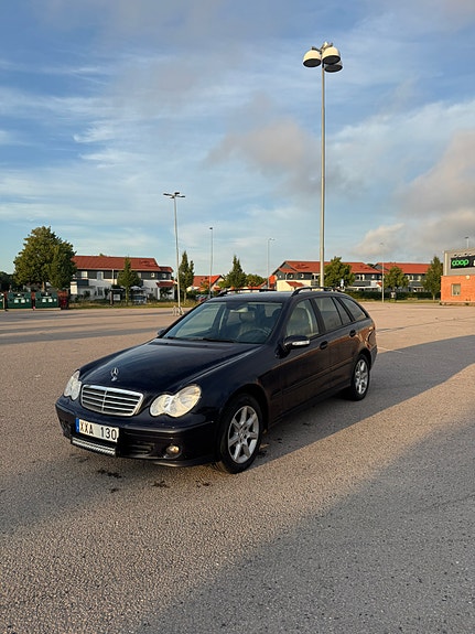 Mercedes-Benz C180 2 of 8
