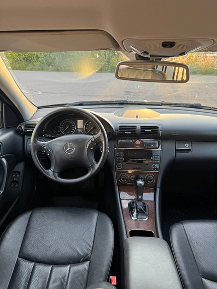 Mercedes-Benz C180 7 of 8