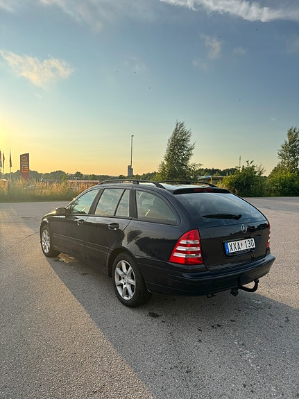 Mercedes-Benz C180 4 of 8