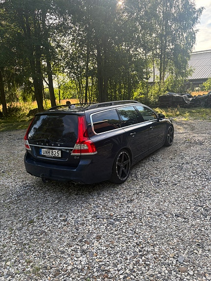 Volvo V70 4 of 11