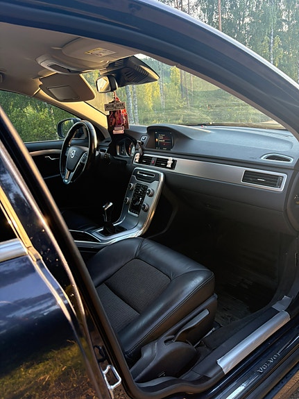 Volvo V70 8 of 11