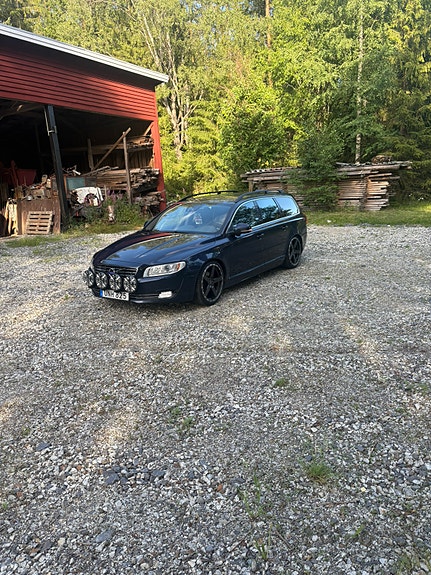 Volvo V70 2 of 11