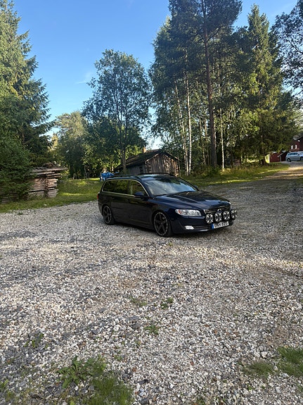 Volvo V70 3 of 11
