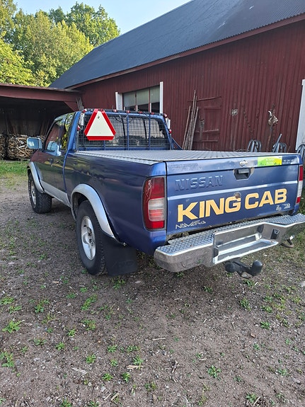Nissan NP300 4 of 10