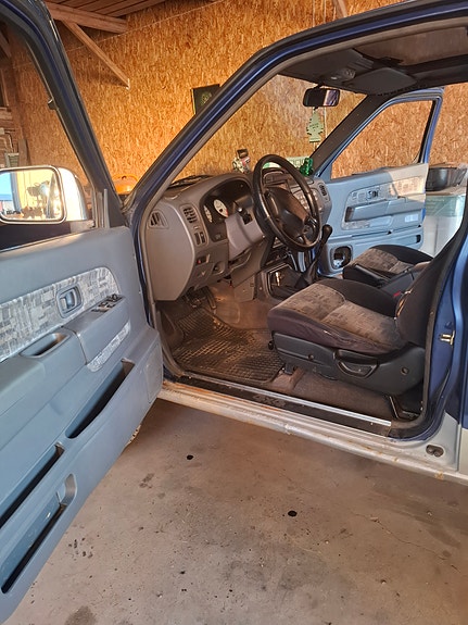 Nissan NP300 6 of 10