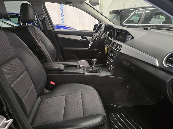 Mercedes-Benz C200 17 of 27