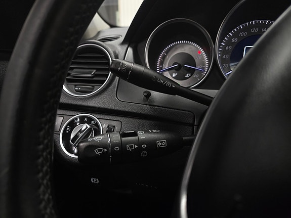 Mercedes-Benz C200 15 of 27