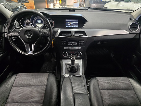Mercedes-Benz C200 11 of 27