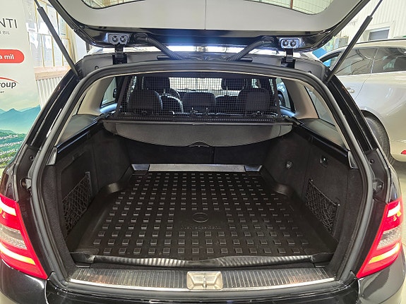 Mercedes-Benz C200 9 of 27