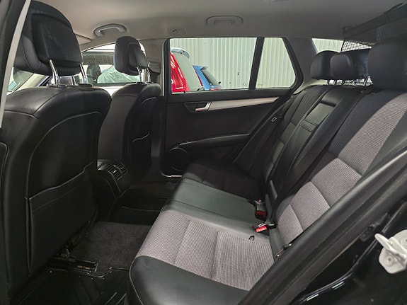 Mercedes-Benz C200 19 of 27