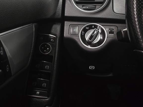 Mercedes-Benz C200 21 of 27