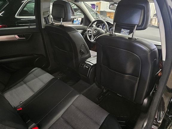 Mercedes-Benz C200 20 of 27