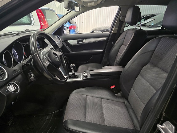 Mercedes-Benz C200 18 of 27