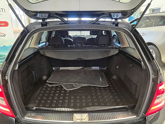 Mercedes-Benz C200 10 of 27