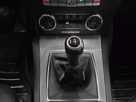 Mercedes-Benz C200 27 of 27