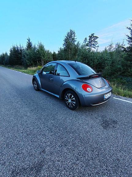 Volkswagen New Beetle 3 of 8