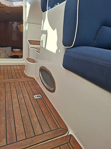 Windy 37 Grand Mistral DC 2004 19 of 28