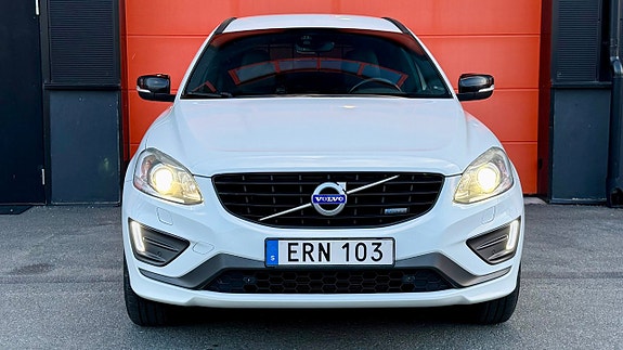 Volvo XC60 3 of 19
