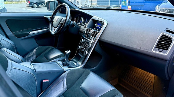 Volvo XC60 14 of 19