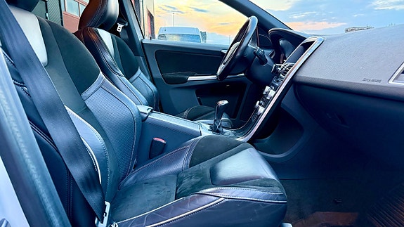 Volvo XC60 15 of 19