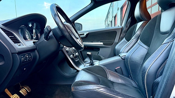 Volvo XC60 11 of 19