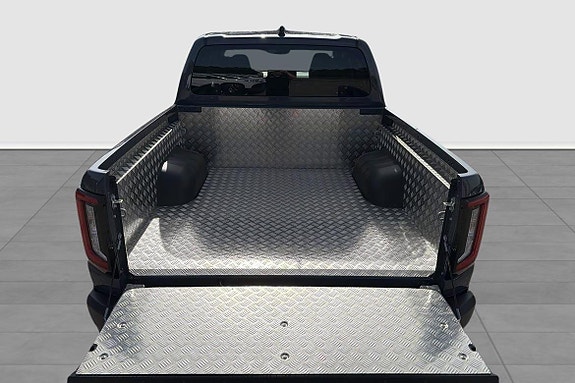 Toyota HiLux 11 of 19