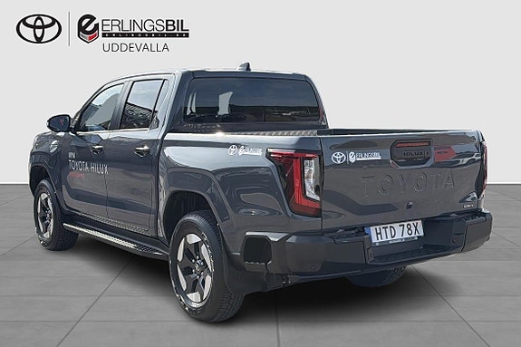 Toyota HiLux 2 of 19