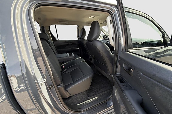 Toyota HiLux 15 of 19