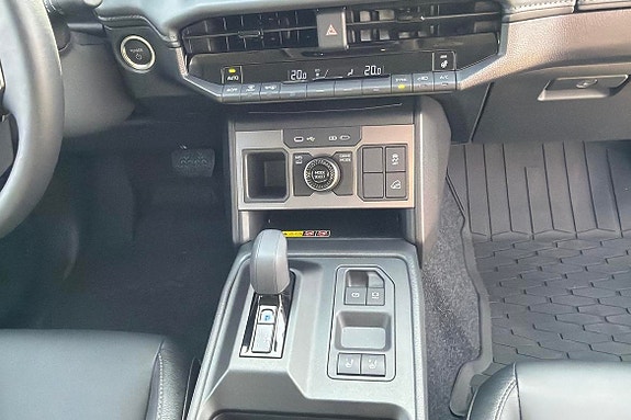 Toyota HiLux 16 of 19