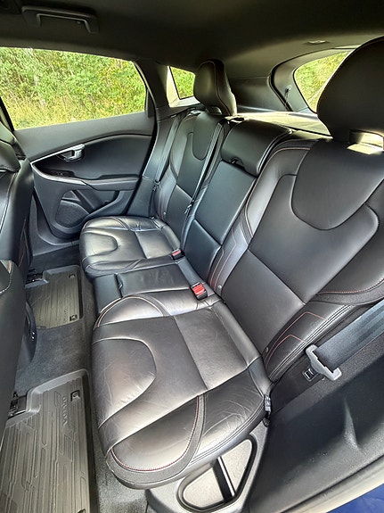 Volvo V40 8 of 11