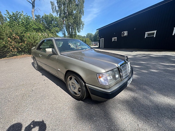 Mercedes-Benz 230 CE 3 of 18