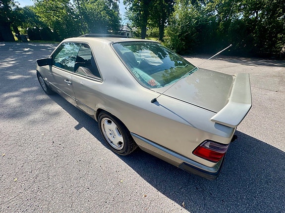 Mercedes-Benz 230 CE 5 of 18