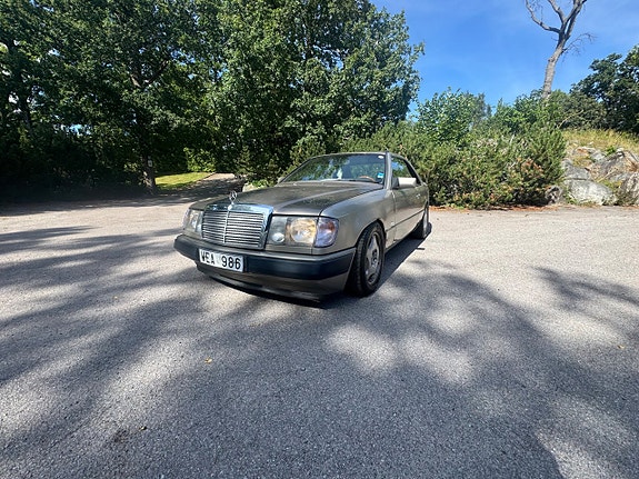 Mercedes-Benz 230 CE 2 of 18