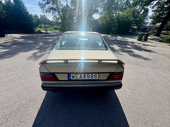 Mercedes-Benz 230 CE 6 of 18