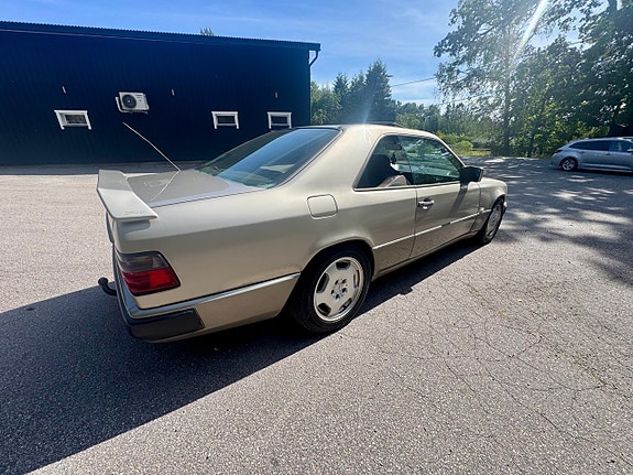 Mercedes-Benz 230 CE 4 of 18