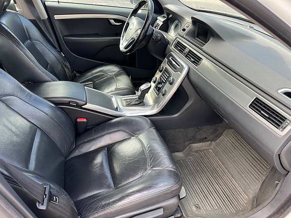 Volvo V70 8 of 11