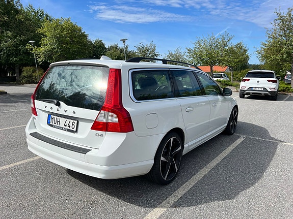 Volvo V70 3 of 11