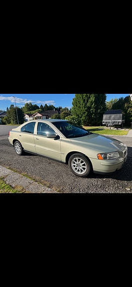 Volvo S60 2 of 7