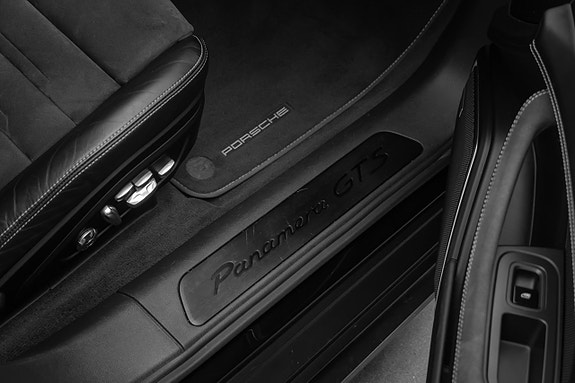Porsche Panamera GTS 29 of 30