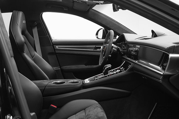 Porsche Panamera GTS 30 of 30