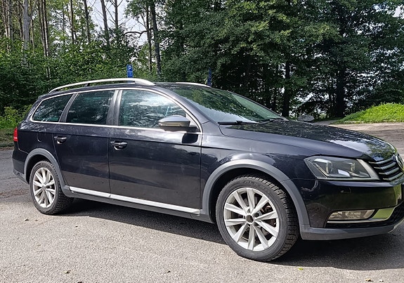 Volkswagen Passat Alltrack 2 of 6