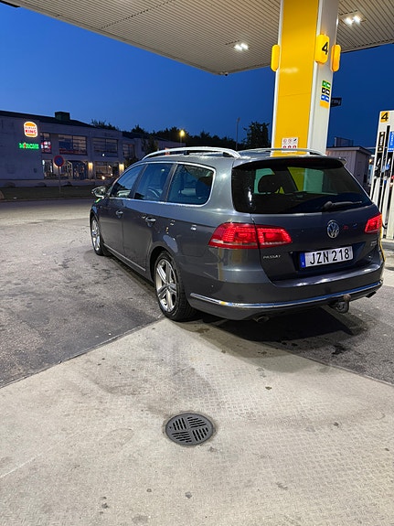 Volkswagen Passat 2 of 28