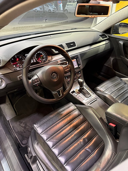 Volkswagen Passat 9 of 28