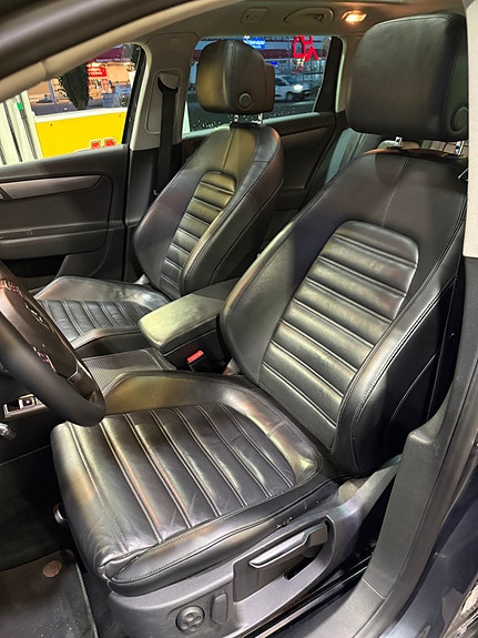 Volkswagen Passat 10 of 28