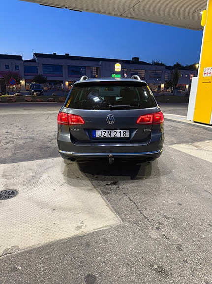 Volkswagen Passat 3 of 28