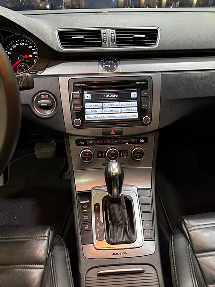 Volkswagen Passat 12 of 28