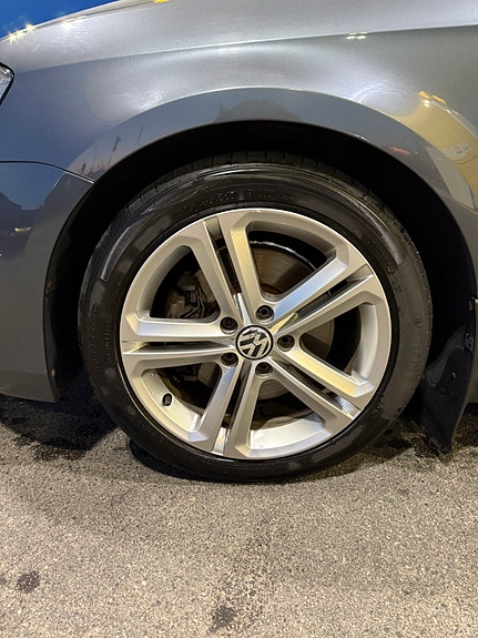 Volkswagen Passat 7 of 28