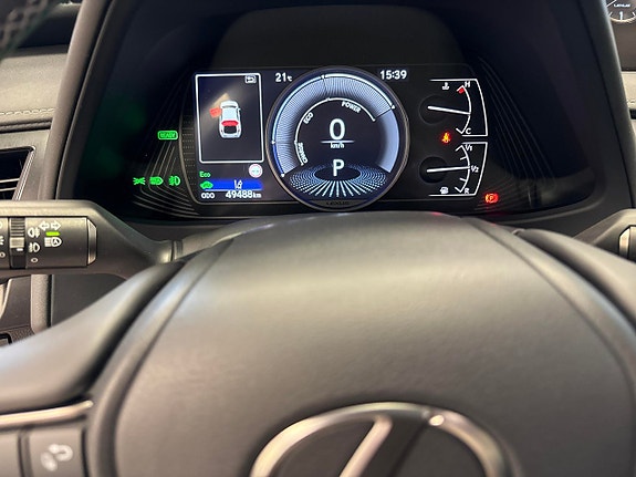 Lexus UX250h 11 of 14